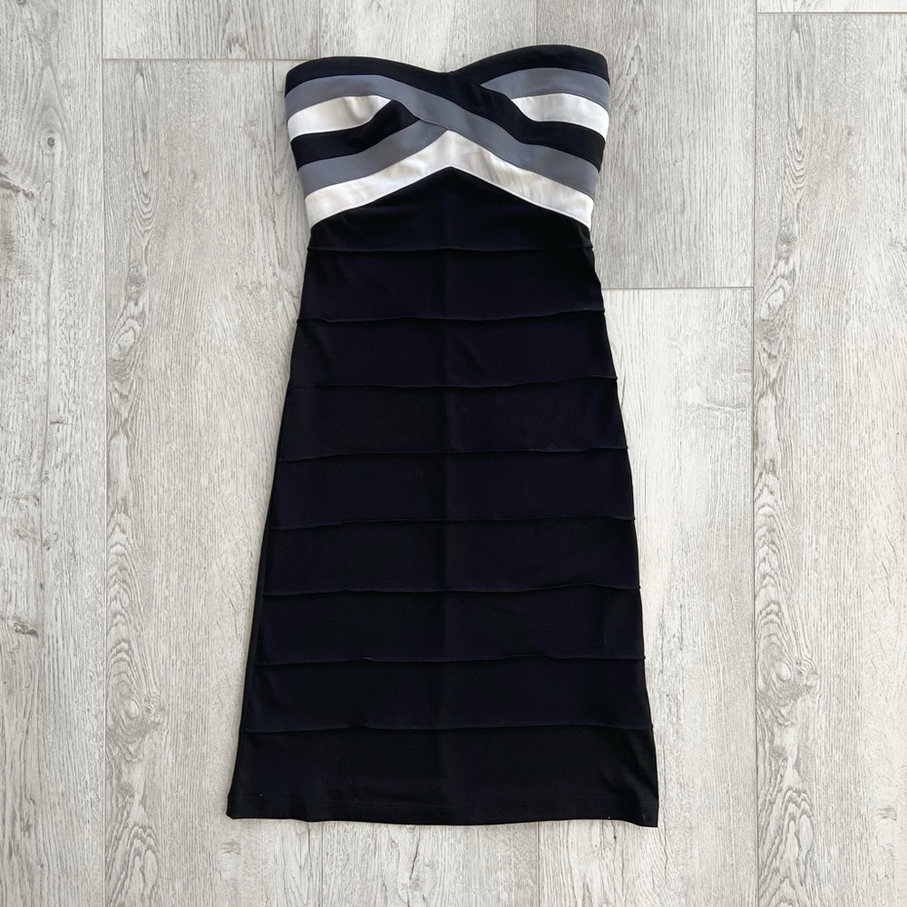 Le Chateau | Sweetheart Strapless Dress